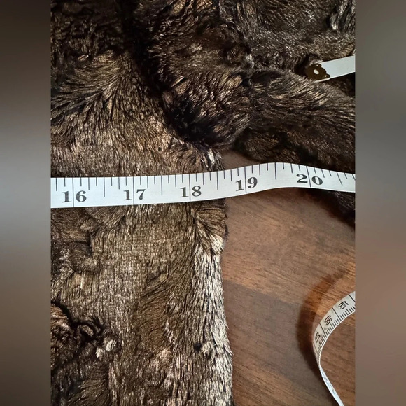 Sugar+Lips Women's Faux Fur Smooth Brown Cropped 3/4 Sleeve Jacket Small NWT - Picture 7 of 12